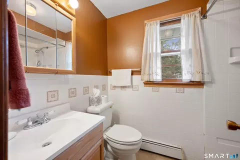 Bath - 203 Fairlane Dr, Wethersfield, CT 06109 photo 1 of 4
