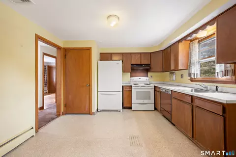Kitchen - 203 Fairlane Dr, Wethersfield, CT 06109 photo 1 of 2