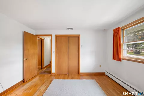 Bedroom - 203 Fairlane Dr, Wethersfield, CT 06109 photo 5 of 6
