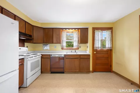 Kitchen - 203 Fairlane Dr, Wethersfield, CT 06109 photo 2 of 2