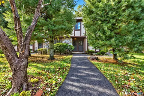 401 Swanson Cres #401, Milford, CT 06461