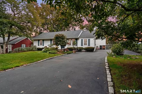 72 Sutton Dr E, Stamford, CT 06906