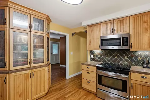 Kitchen - 19 Steven St, Killingly, CT 06239 photo 2 of 2
