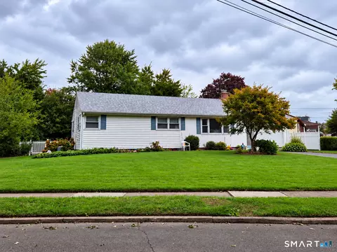 51 Meadow Park Dr, Milford, CT 06461