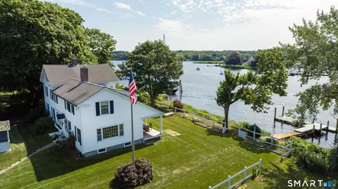 417 River Rd, Pawcatuck, CT 06379