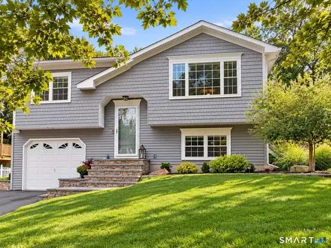 130 Meetinghouse Rdg, Meriden, CT 06450