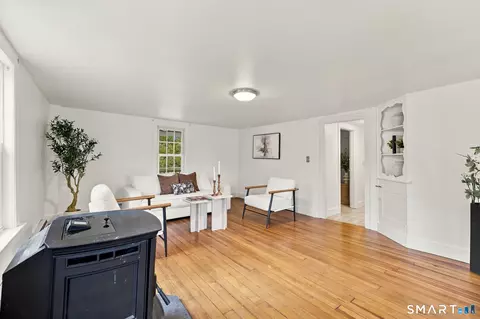 Living - 1293 River Blvd, Suffield, CT 06078 photo 3 of 4