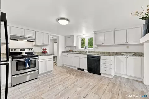 Kitchen - 1293 River Blvd, Suffield, CT 06078 photo 2 of 5