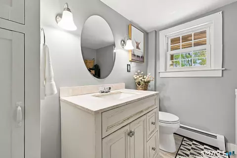 Bath - 1293 River Blvd, Suffield, CT 06078 photo 1 of 2