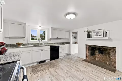 Kitchen - 1293 River Blvd, Suffield, CT 06078 photo 4 of 5