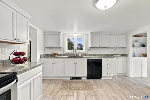 Kitchen - 1293 River Blvd, Suffield, CT 06078 photo 1 of 5