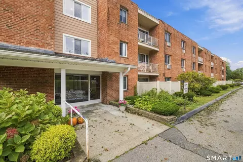 65 Westridge Rd #D5, New London, CT 06320