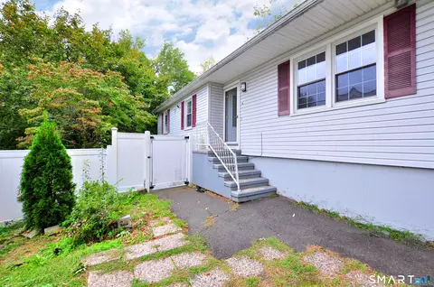 21 Emma St, West Haven, CT 06516