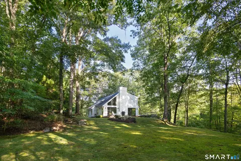 Exterior - 128 Gallows Hill Rd, Redding, CT 06896 photo 9 of 9