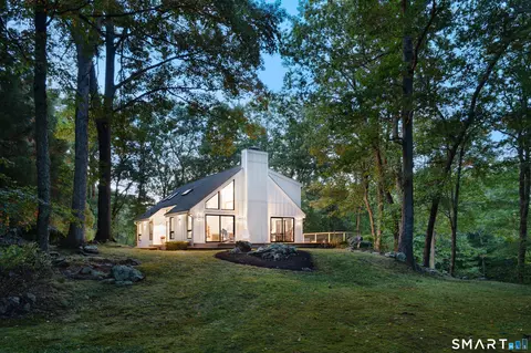 Exterior - 128 Gallows Hill Rd, Redding, CT 06896 photo 6 of 9