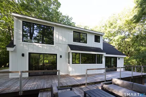 Exterior - 128 Gallows Hill Rd, Redding, CT 06896 photo 7 of 9