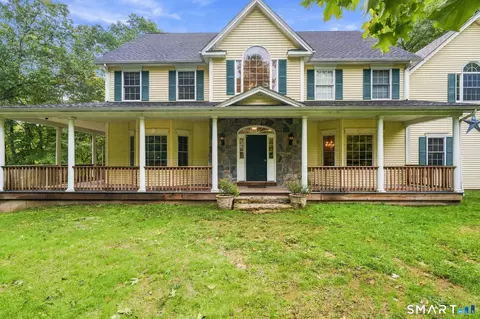 140 Elk Dr, Southbury, CT 06488