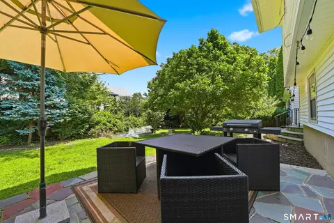 Exterior - 110 Ruby Ln, Stratford, CT 06614 photo 4 of 10