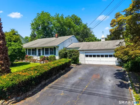 110 Ruby Ln, Stratford, CT 06614