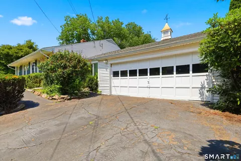 Exterior - 110 Ruby Ln, Stratford, CT 06614 photo 1 of 10