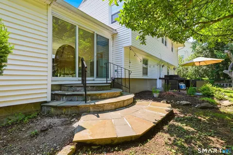 Exterior - 110 Ruby Ln, Stratford, CT 06614 photo 9 of 10