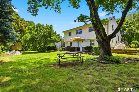 Exterior - 110 Ruby Ln, Stratford, CT 06614 photo 7 of 10