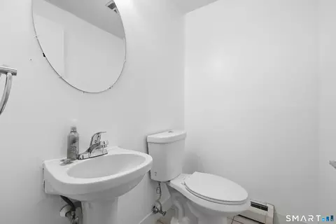 Bath - 69 Sutton Pl #69, Bloomfield, CT 06002 photo 3 of 3