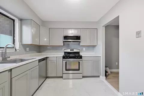 Kitchen - 69 Sutton Pl #69, Bloomfield, CT 06002 photo 2 of 2