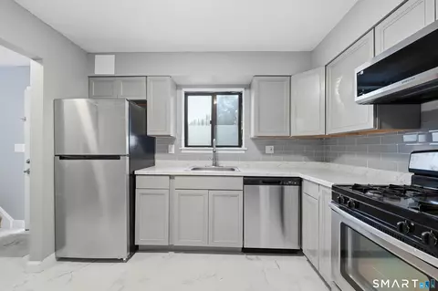 Kitchen - 69 Sutton Pl #69, Bloomfield, CT 06002 photo 1 of 2
