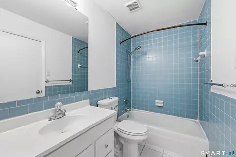 Bath - 69 Sutton Pl #69, Bloomfield, CT 06002 photo 2 of 3