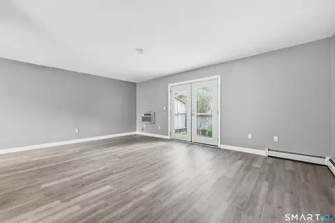 Living - 69 Sutton Pl #69, Bloomfield, CT 06002 photo 4 of 4