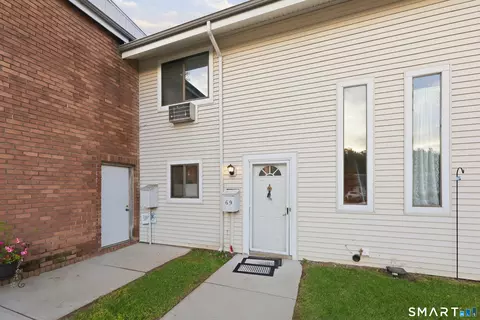 69 Sutton Pl #69, Bloomfield, CT 06002