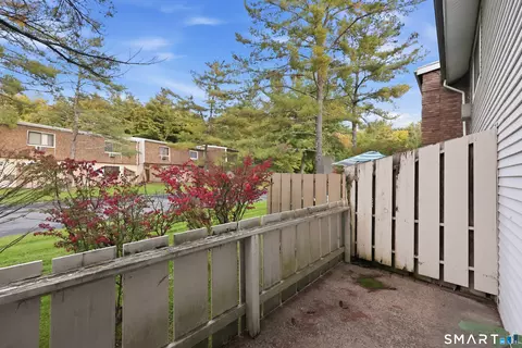 Exterior - 69 Sutton Pl #69, Bloomfield, CT 06002 photo 1 of 2