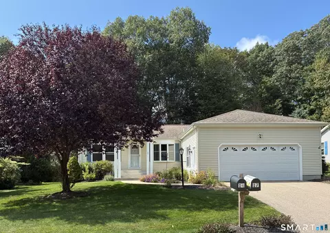 17 Wyndwood Rd, Uncasville, CT 06382