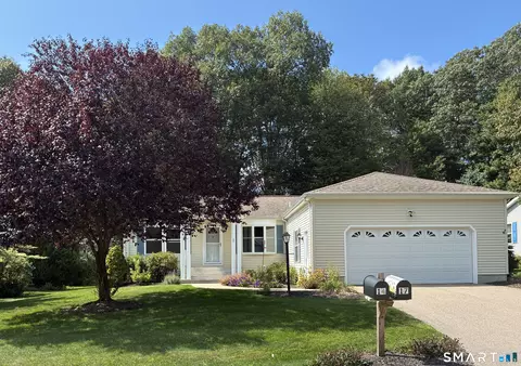 17 Wyndwood Rd, Uncasville, CT 06382