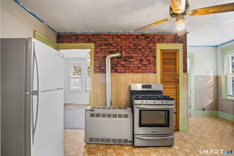 Entry Way - 25 Gilman St, Putnam, CT 06260 photo 1 of 1