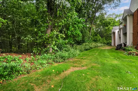 Exterior - 9 Concorde Way #B2, Windsor Locks, CT 06096 photo 3 of 4