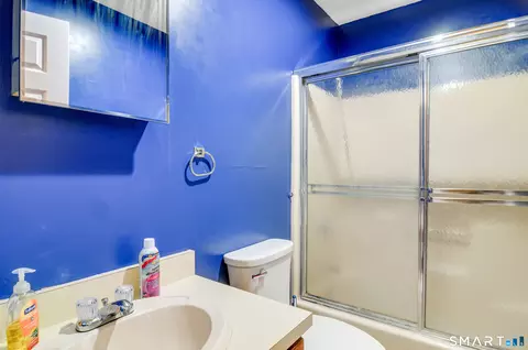 Bath - 9 Concorde Way #B2, Windsor Locks, CT 06096 photo 1 of 1