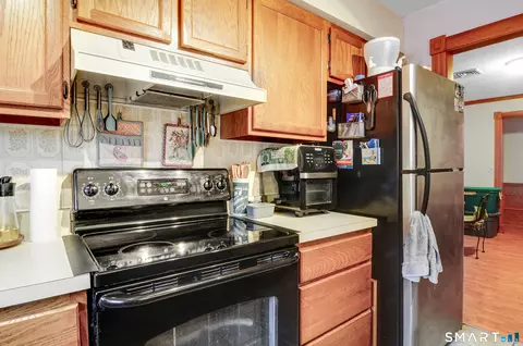 Kitchen - 9 Concorde Way #B2, Windsor Locks, CT 06096 photo 2 of 2
