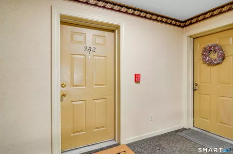 Entry Way - 9 Concorde Way #B2, Windsor Locks, CT 06096 photo 2 of 4