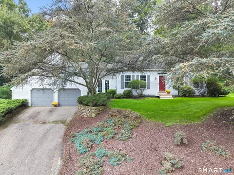 25 Briarwood Ln, Wallingford, CT 06492