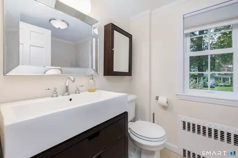 Bath - 19 Westway, Wethersfield, CT 06109 photo 2 of 3