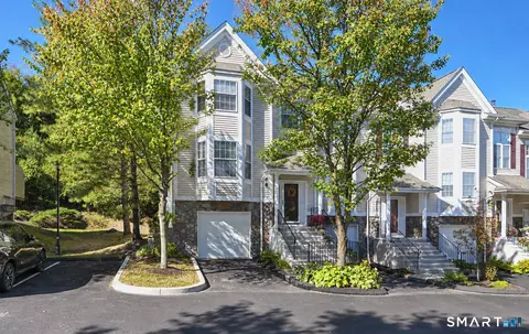 1801 Larson Dr #1801, Danbury, CT 06810