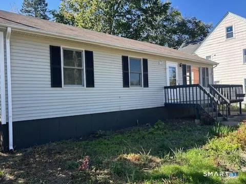 35 Chapman St, East Hartford, CT 06108
