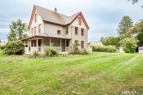 653 Vauxhall St Ext, Waterford, CT 06385