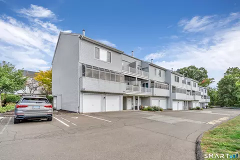 75 Staffordshire Commons Dr #75, Wallingford, CT 06492