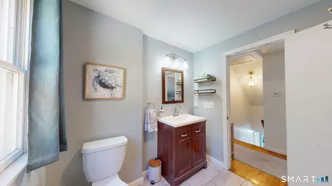 Bath - 3 Middle Dr, Windsor Locks, CT 06096 photo 2 of 5