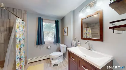 Bath - 3 Middle Dr, Windsor Locks, CT 06096 photo 3 of 5