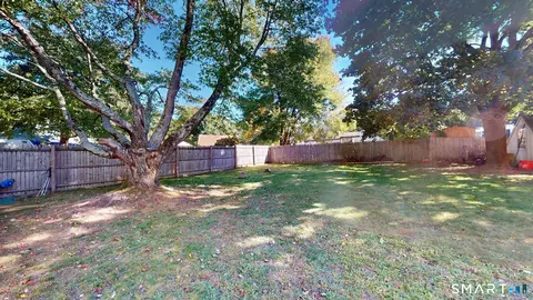 Exterior - 3 Middle Dr, Windsor Locks, CT 06096 photo 5 of 7