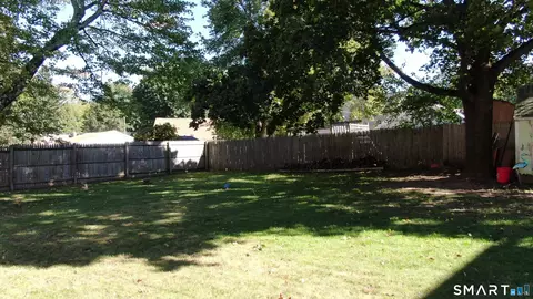 Exterior - 3 Middle Dr, Windsor Locks, CT 06096 photo 7 of 7